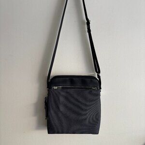 $550 Tumi Arrive Lucas Black Nylon/ Leather Crossbody Messenger/ Sling Bag